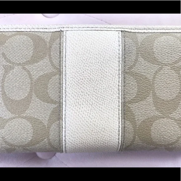 COACH ACCORDION WALLET - Picture 4 of 16